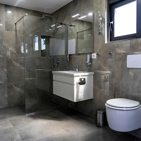 Beachfront Luxury Penthouse Lejlighed Sarandë