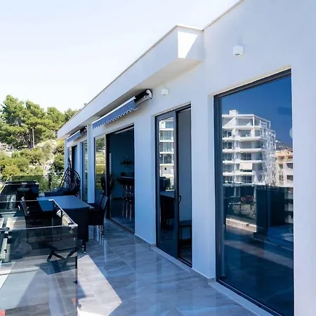 Beachfront Luxury Penthouse * Sarandë