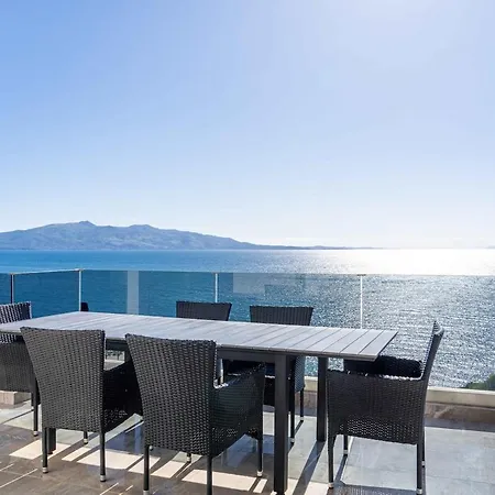 Beachfront Luxury Penthouse * Sarandë
