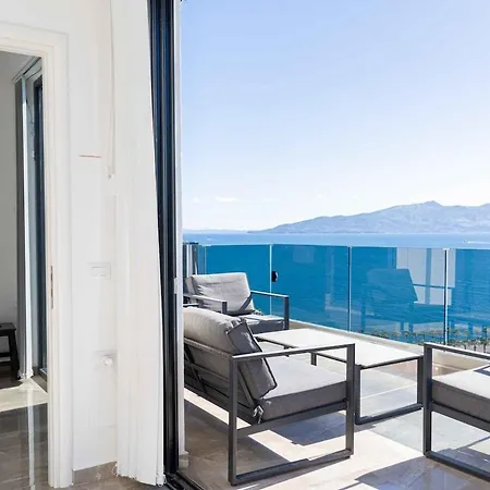 Beachfront Luxury Penthouse Lejlighed