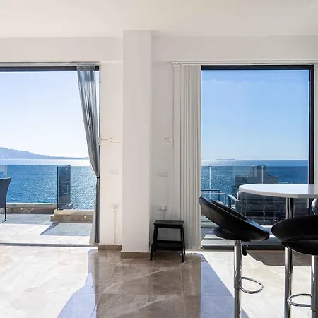 Beachfront Luxury Penthouse Lejlighed Sarandë