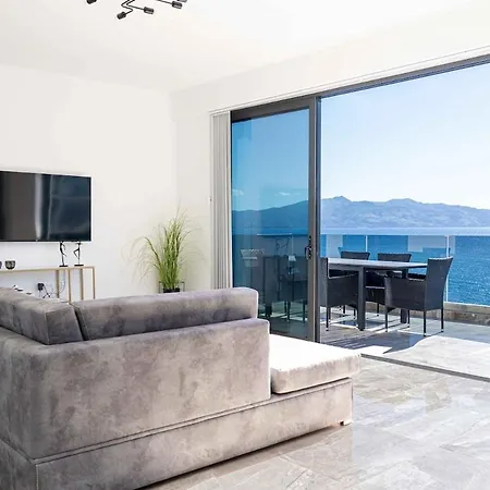 Beachfront Luxury Penthouse * Sarandë