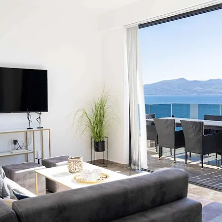 Апартаменты Beachfront Luxury Penthouse