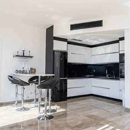 Апартаменты Beachfront Luxury Penthouse