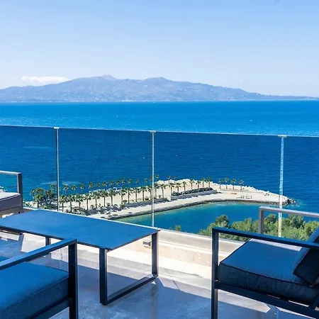 Beachfront Luxury Penthouse Apartment