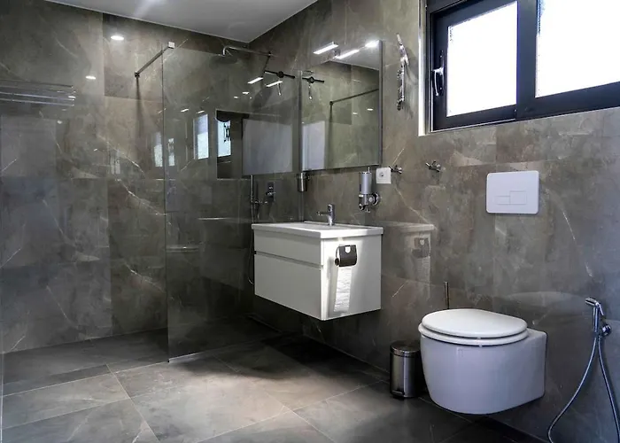 Beachfront Luxury Penthouse Daire Saranda