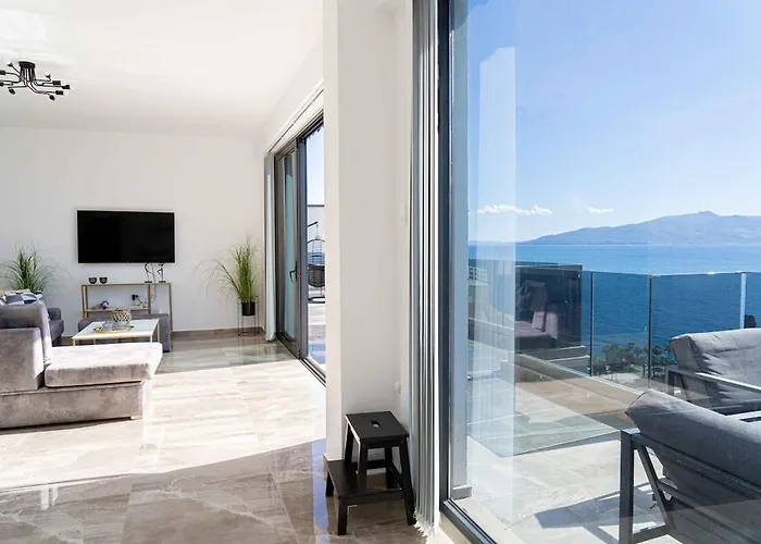 Beachfront Luxury Penthouse Saranda