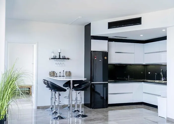 Beachfront Luxury Penthouse Daire *