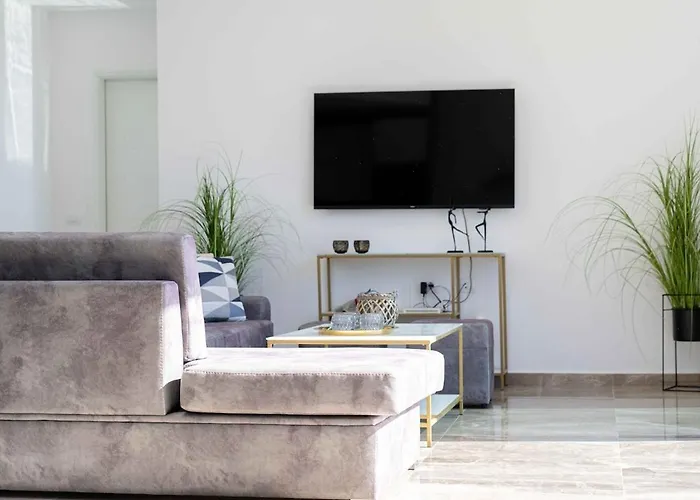 Daire Beachfront Luxury Penthouse Saranda