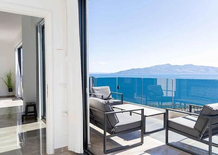 Beachfront Luxury Penthouse Daire