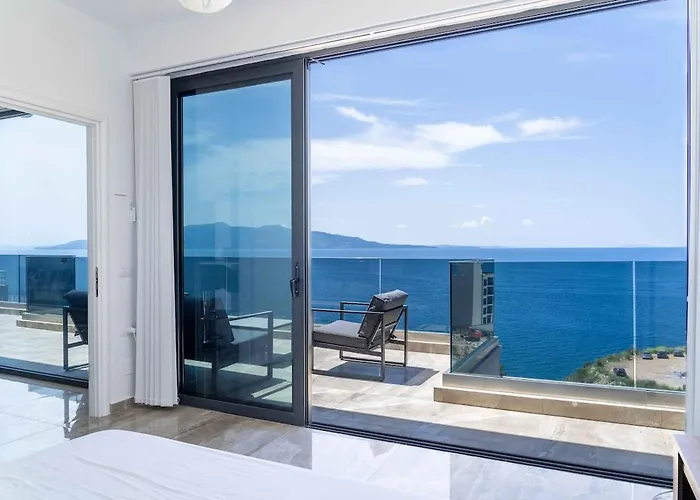 Beachfront Luxury Penthouse Daire *