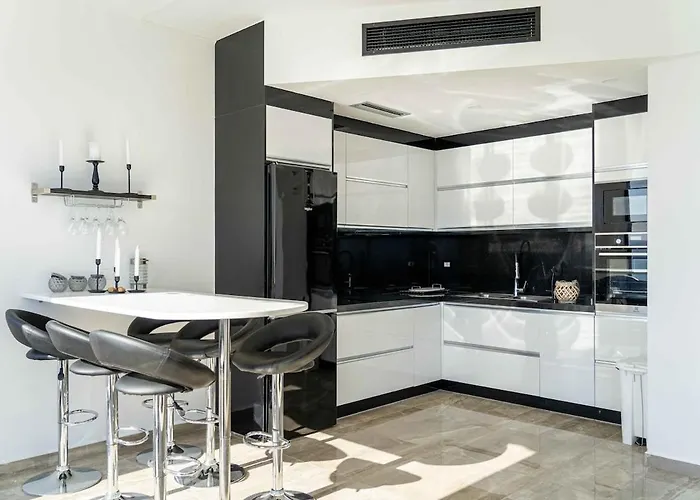 Daire Beachfront Luxury Penthouse *