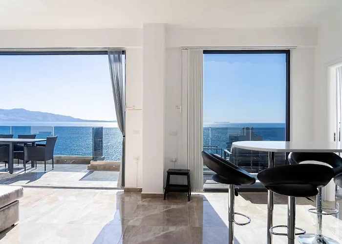 Beachfront Luxury Penthouse Daire Saranda