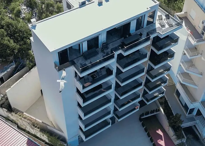 Daire Beachfront Luxury Penthouse